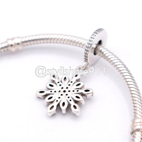 Authentic PANDORA Crystalized Snowflake Dangle - 791761NBLMX - Picture 4 of 11